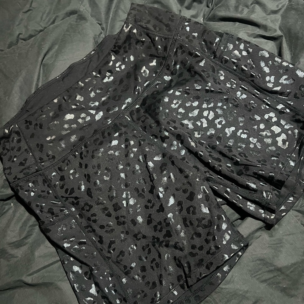 Matte with shine leopard short L